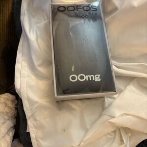 OOFOS Men’s Black OOmg athletic shoes NWT